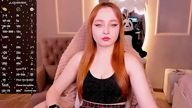 Snapshot of Emma_Chery chatting on 02-18-25, 05:42 Emma Chery online show from 02-18-25, 05:42