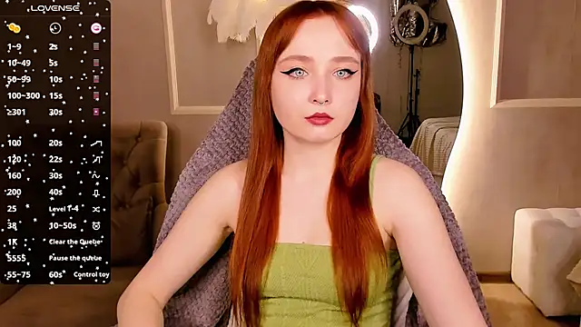 Snapshot of Emma_Chery chatting on 02-25-25, 12:03 Emma Chery online show from 02-25-25, 12:03