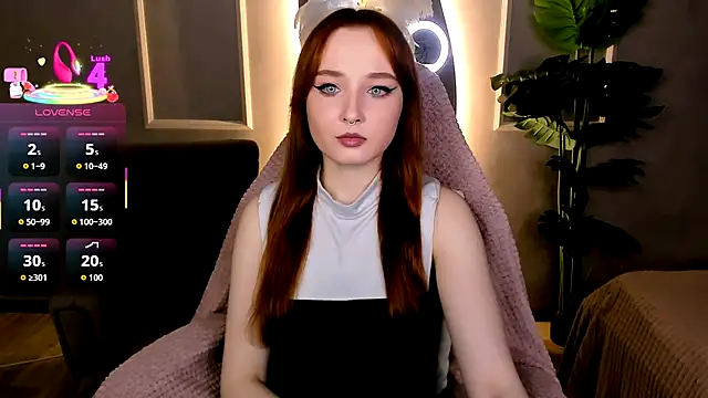 Snapshot of Emma_Chery chatting on 10-14-25, 05:41 Emma Chery online show from 10-14-25, 05:41