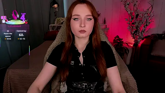 Snapshot of Emma_Chery chatting on 10-17-25, 05:43 Emma Chery online show from 10-17-25, 05:43