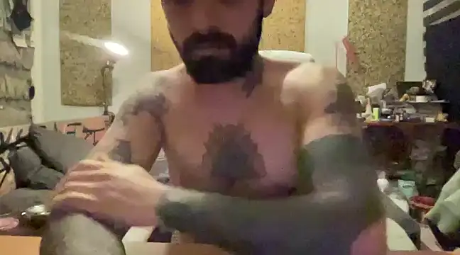 Snapshot of kameray12 chatting on 02-26-25, 10:53 kameray12 online show from 02-26-25, 10:53