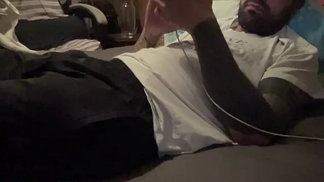 Snapshot of kameray12 chatting on 12-03-25, 01:24 kameray12 online show from 12-03-25, 01:24