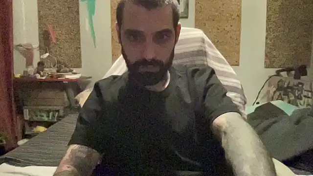 Snapshot of kameray12 chatting on 12-23-25, 12:08 kameray12 online show from 12-23-25, 12:08