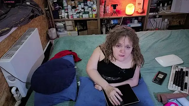 MiniNatalie online show from 11-23-25, 07:19