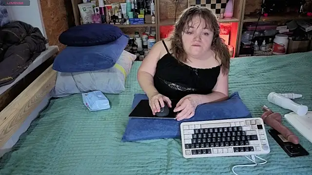 MiniNatalie online show from 11-30-25, 10:41