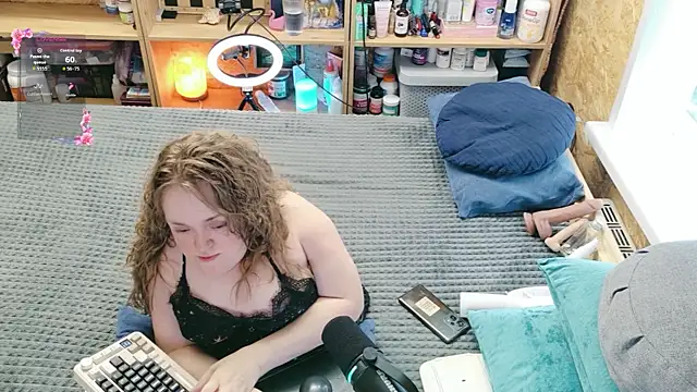 MiniNatalie online show from 04-05-26, 10:23