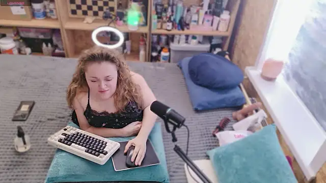 MiniNatalie online show from 04-26-26, 09:18