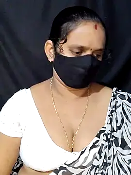 Snapshot of vintage-vibs chatting on 01-08-25, 06:09 vintage-vibs online show from 01-08-25, 06:09