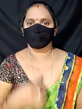 Snapshot of vintage-vibs chatting on 01-10-25, 05:45 vintage-vibs online show from 01-10-25, 05:45