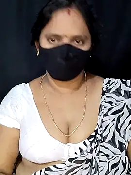 Snapshot of vintage-vibs chatting on 02-22-25, 04:29 vintage-vibs online show from 02-22-25, 04:29