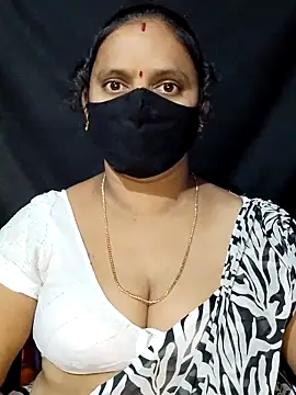 Snapshot of vintage-vibs chatting on 03-04-25, 11:40 vintage-vibs online show from 03-04-25, 11:40