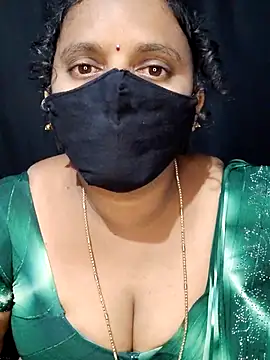 Snapshot of vintage-vibs chatting on 09-21-25, 04:52 vintage-vibs online show from 09-21-25, 04:52