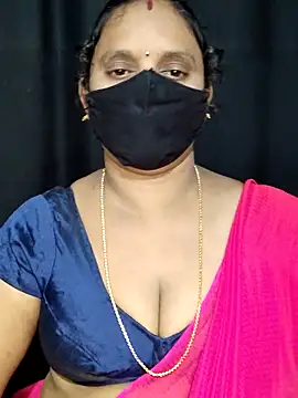 Snapshot of vintage-vibs chatting on 10-11-25, 05:44 vintage-vibs online show from 10-11-25, 05:44