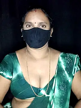 Snapshot of vintage-vibs chatting on 10-18-25, 05:46 vintage-vibs online show from 10-18-25, 05:46