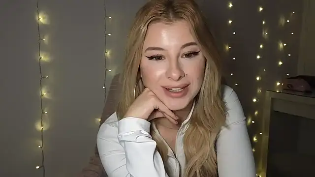 Mia-Minou online show from 01-23-25, 11:37