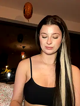 Mia-Minou online show from 10-31-25, 12:11