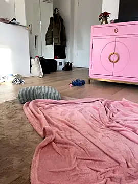 Mia-Minou online show from 11-27-25, 12:51