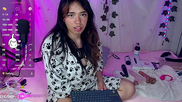 Snapshot of sophie_north chatting on 03-10-25, 08:56 sophie north online show from 03-10-25, 08:56