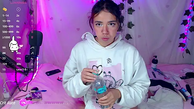 Snapshot of sophie_north chatting on 03-11-25, 02:07 sophie north online show from 03-11-25, 02:07