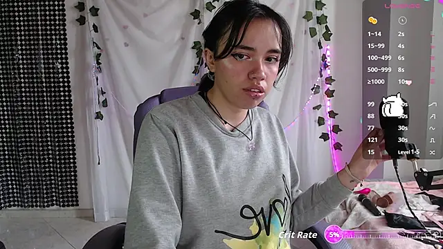 Snapshot of sophie_north chatting on 09-23-25, 04:32 sophie north online show from 09-23-25, 04:32