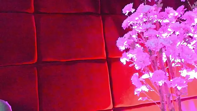 Snapshot of Alexxa chatting on 10-14-25, 06:03 Alexxa online show from 10-14-25, 06:03