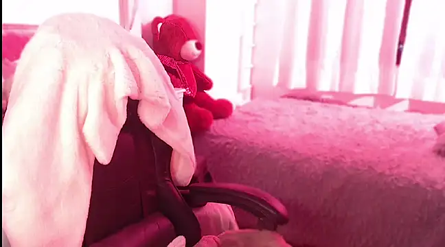 Snapshot of Beamber_ chatting on 03-04-25, 04:17 Beamber online show from 03-04-25, 04:17