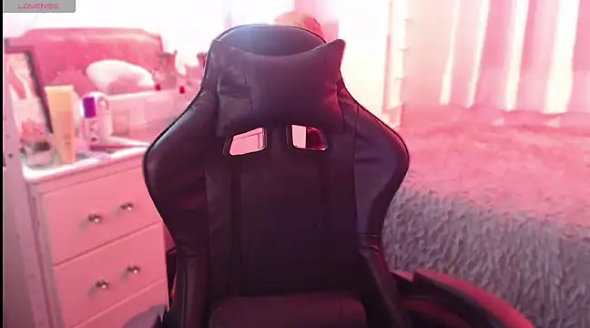 Snapshot of Beamber_ chatting on 03-16-25, 10:44 Beamber online show from 03-16-25, 10:44