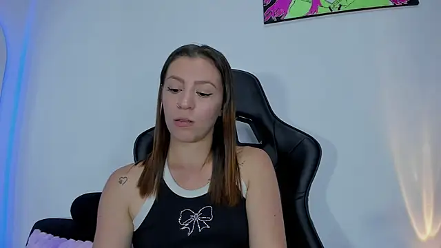 Snapshot of roxanne_jones1 chatting on 06-05-26, 09:53 roxanne jones1 online show from 06-05-26, 09:53