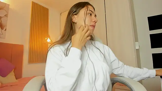 mia nevaeh online show from 01-05-25, 09:03