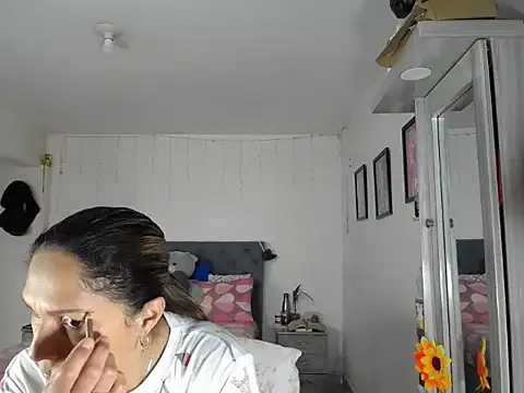 Corina hot online show from 09-22-25, 07:16