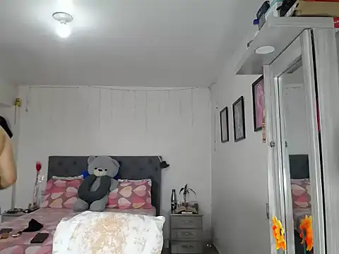 Corina hot online show from 09-23-25, 08:23