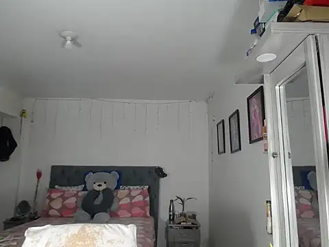 Corina hot online show from 10-09-25, 08:51