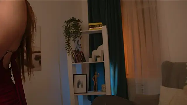 Freckle Diyana online show from 09-20-25, 10:00