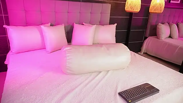 Snapshot of Bella_TS_ chatting on 12-05-24, 10:01 Bella TS  online show from 12-05-24, 10:01