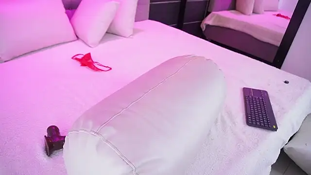 Snapshot of Bella_TS_ chatting on 01-23-25, 12:57 Bella TS  online show from 01-23-25, 12:57