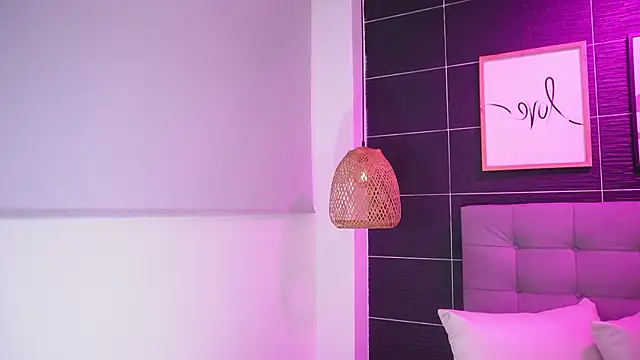 Snapshot of Bella_TS_ chatting on 03-08-25, 10:24 Bella TS  online show from 03-08-25, 10:24