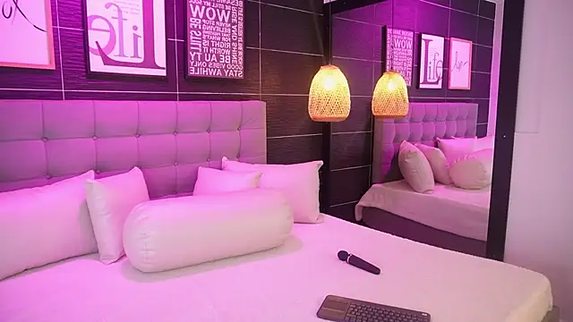 Snapshot of Bella_TS_ chatting on 03-11-25, 10:20 Bella TS  online show from 03-11-25, 10:20