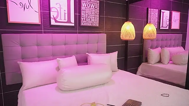 Snapshot of Bella_TS_ chatting on 03-13-25, 10:10 Bella TS  online show from 03-13-25, 10:10