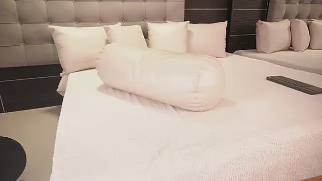 Snapshot of Bella_TS_ chatting on 09-08-25, 10:20 Bella TS  online show from 09-08-25, 10:20