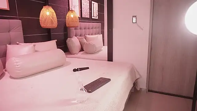 Bella TS  online show from 12-16-25, 10:59