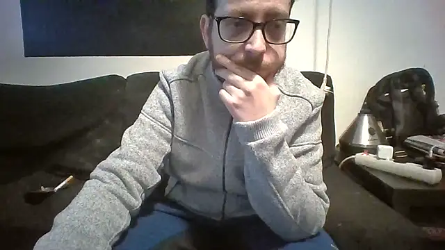 Snapshot of tuchi94 chatting on 12-14-25, 11:59 tuchi94 online show from 12-14-25, 11:59