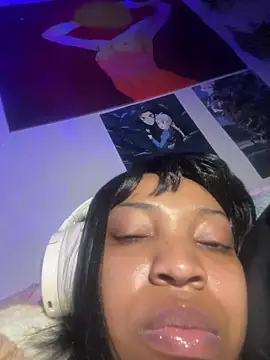 Snapshot of KimiAqua chatting on 11-25-25, 11:49 KimiAqua online show from 11-25-25, 11:49