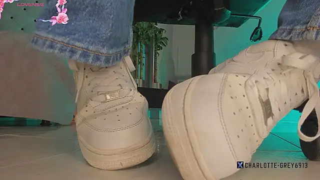 charlotte  grey online show from 02-11-26, 07:52