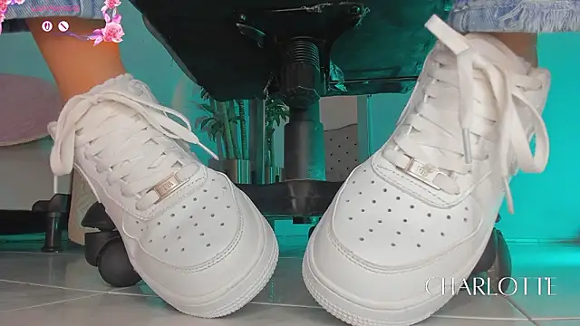 charlotte  grey online show from 02-25-26, 08:07