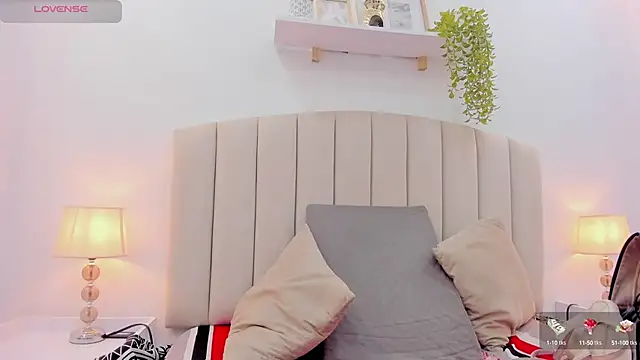 Mia thompson 19 online show from 09-22-25, 10:01