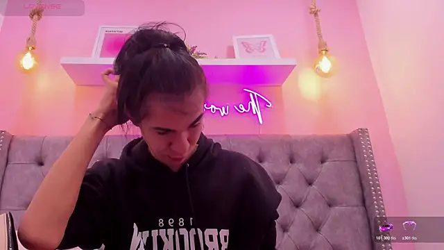 Mia thompson 19 online show from 11-05-25, 02:06