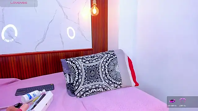 Mia thompson 19 online show from 04-12-26, 08:25