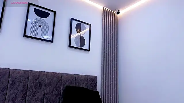 Mia thompson 19 online show from 04-21-26, 01:42