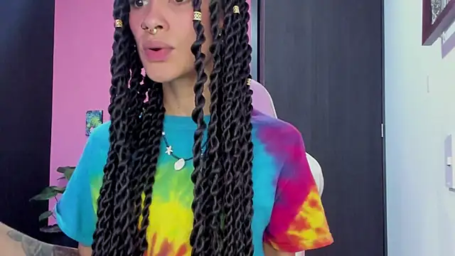 Juanadearco5 online show from 12-19-24, 10:10