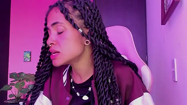 Juanadearco5 online show from 01-06-25, 04:13